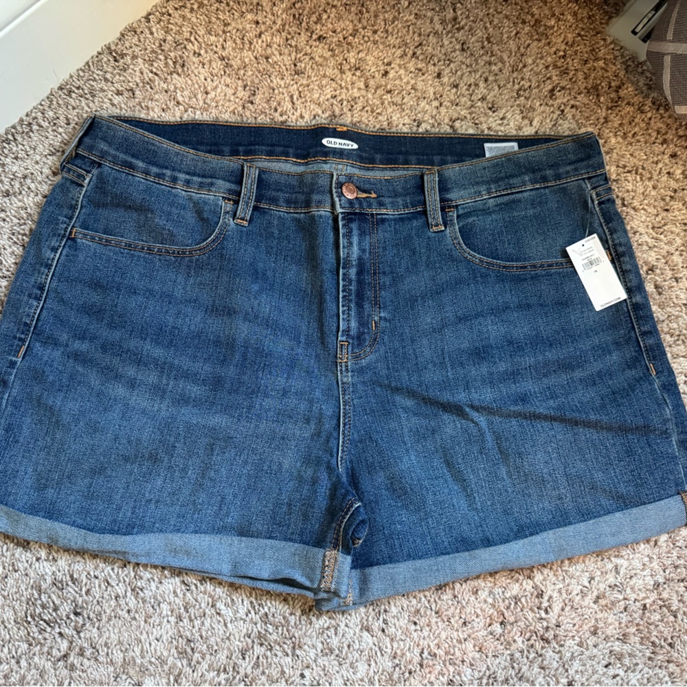 Old Navy Women’s Cuffed Jean Shorts 16